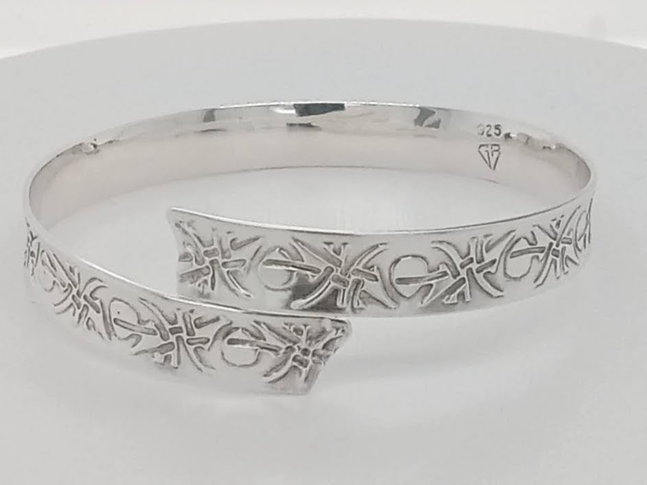 Sterling Silver Bracelet 92.5 etched pattern of Endless XOXO Hugs & Kisses anticlastic handformed wrap bracelet adjustable sizing GemRapture Jewellery handmade artisan jewelry Canada