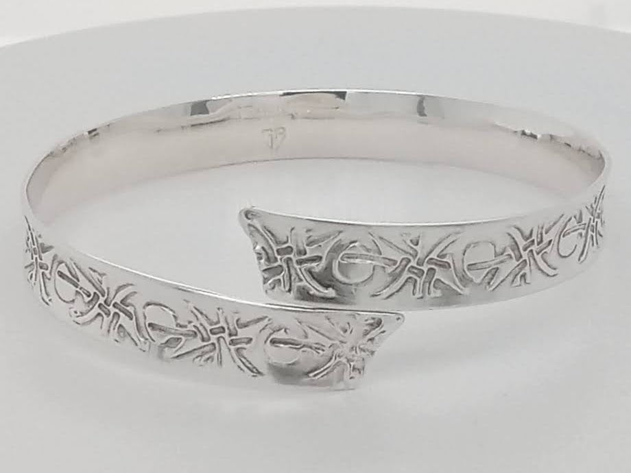 Sterling Silver Bracelet 92.5 etched pattern of Endless XOXO Hugs & Kisses anticlastic handformed wrap bracelet adjustable sizing GemRapture Jewellery handmade artisan jewelry Canada