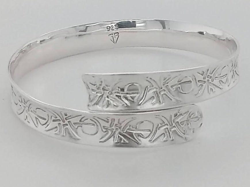 Sterling Silver Bracelet 92.5 etched pattern of Endless XOXO Hugs & Kisses anticlastic handformed wrap bracelet adjustable sizing GemRapture Jewellery handmade artisan jewelry Canada