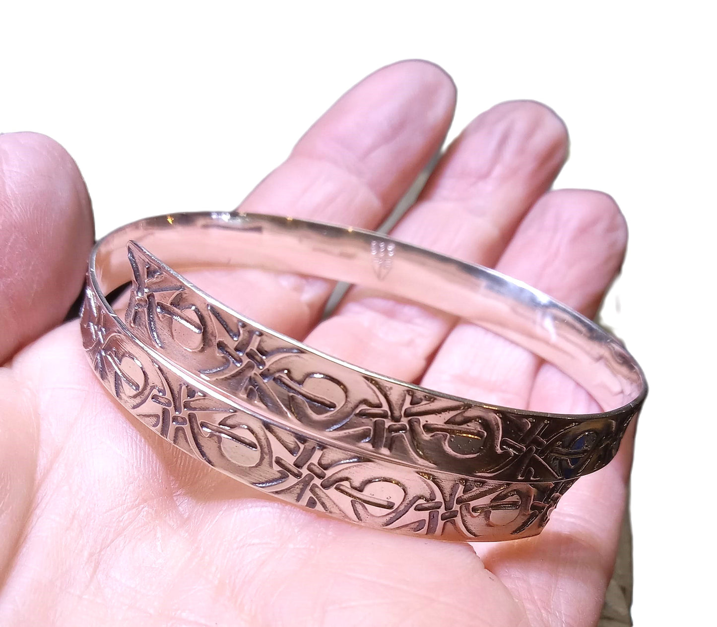 Sterling Silver Bracelet 92.5 etched pattern of Endless XOXO Hugs & Kisses anticlastic handformed wrap bracelet adjustable sizing GemRapture Jewellery handmade artisan jewelry Canada